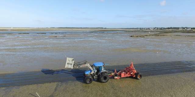 tracteur sur la plage
